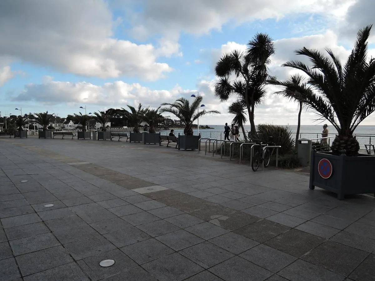 Corniche De La Plage Classe 3 Etoiles カンペール フランス